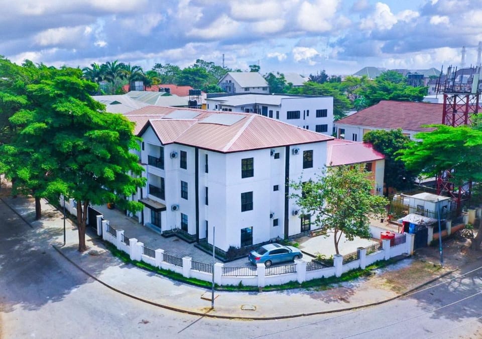 Property building, Day, Neighbourhood, Bird's eye view, City view, Street view, Location, Parking
