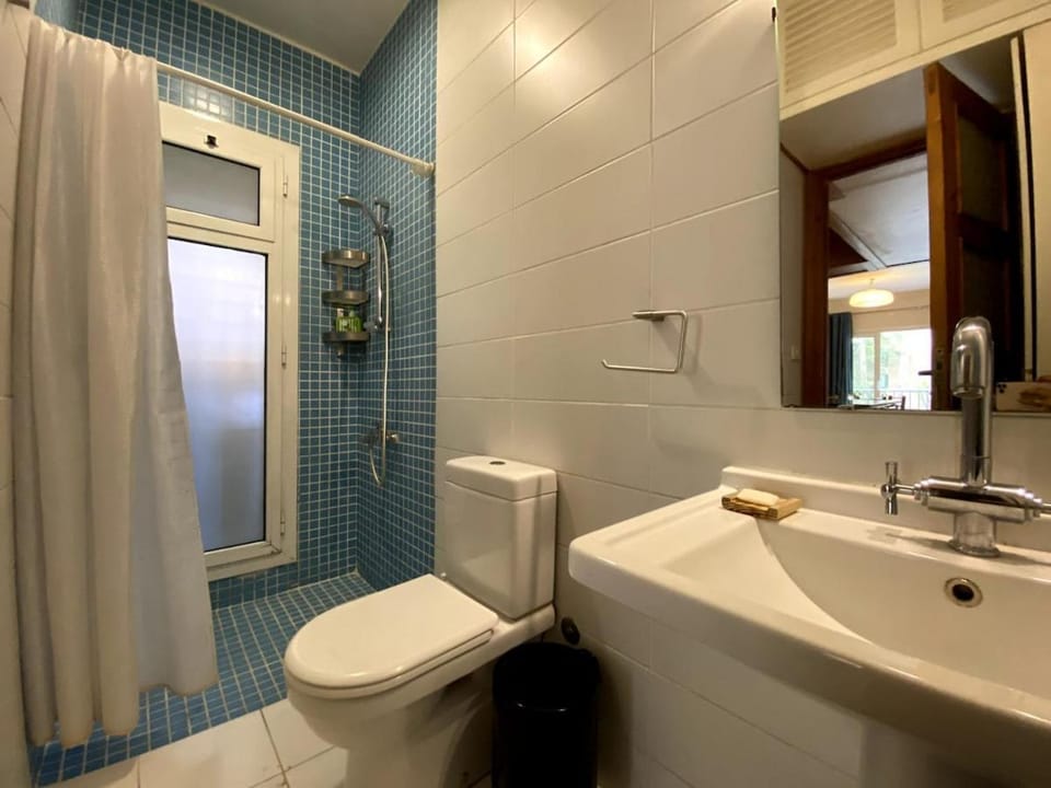 2BR Helm Warm Wooden Charm-Prime Location Apartment Apartment in Cairo Governorate