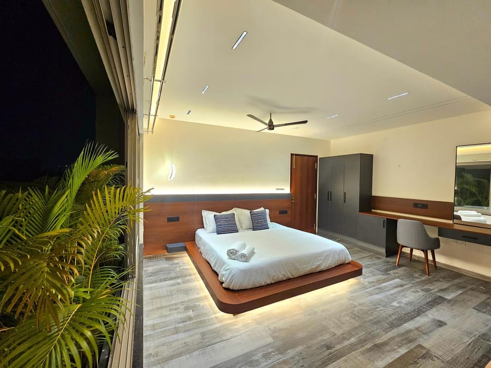 Bed, Photo of the whole room, Bedroom
