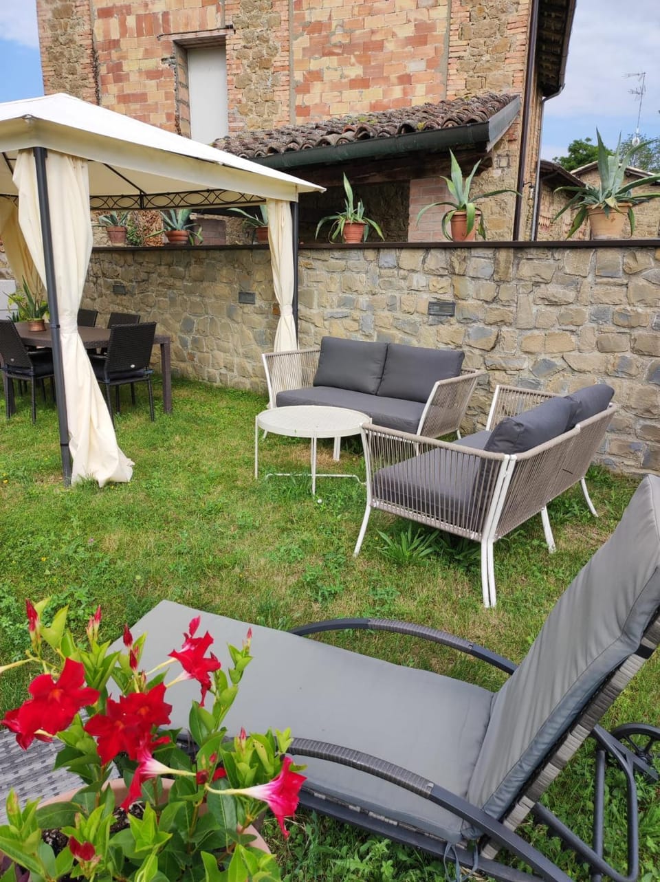Patio, Garden, sunbed