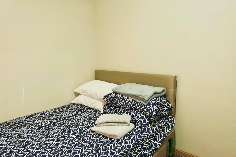 Chic Getaway Near Airport Apartment in Las Pinas
