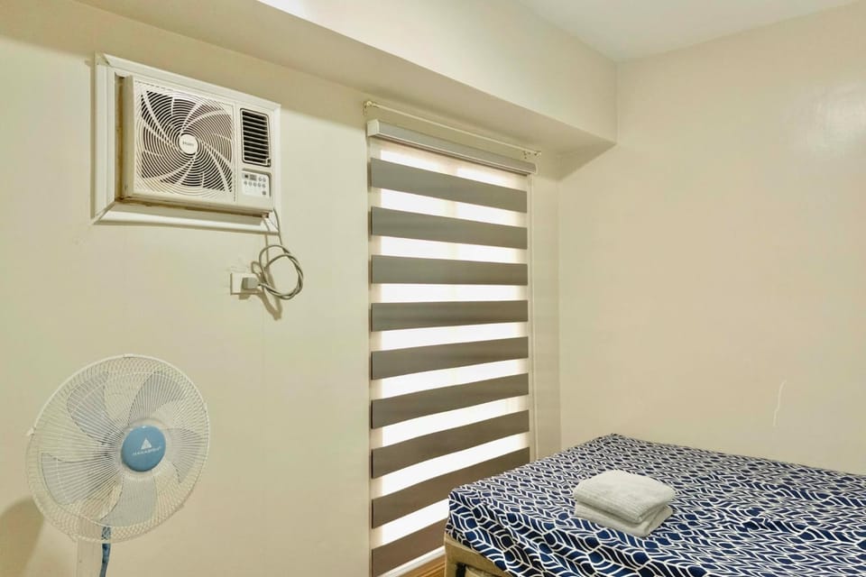 Chic Getaway Near Airport Apartment in Las Pinas