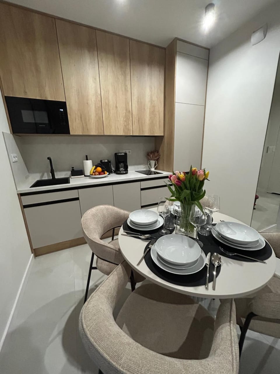 Kitchen or kitchenette, Living room, Seating area, Dining area, stove