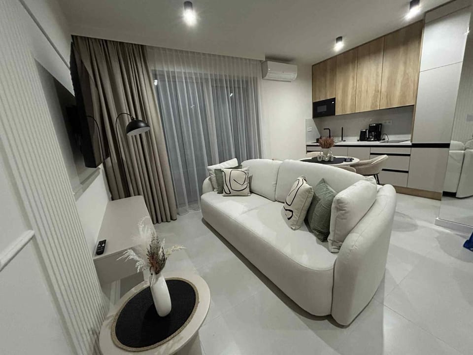 TV and multimedia, Kitchen or kitchenette, Living room, Seating area, stove