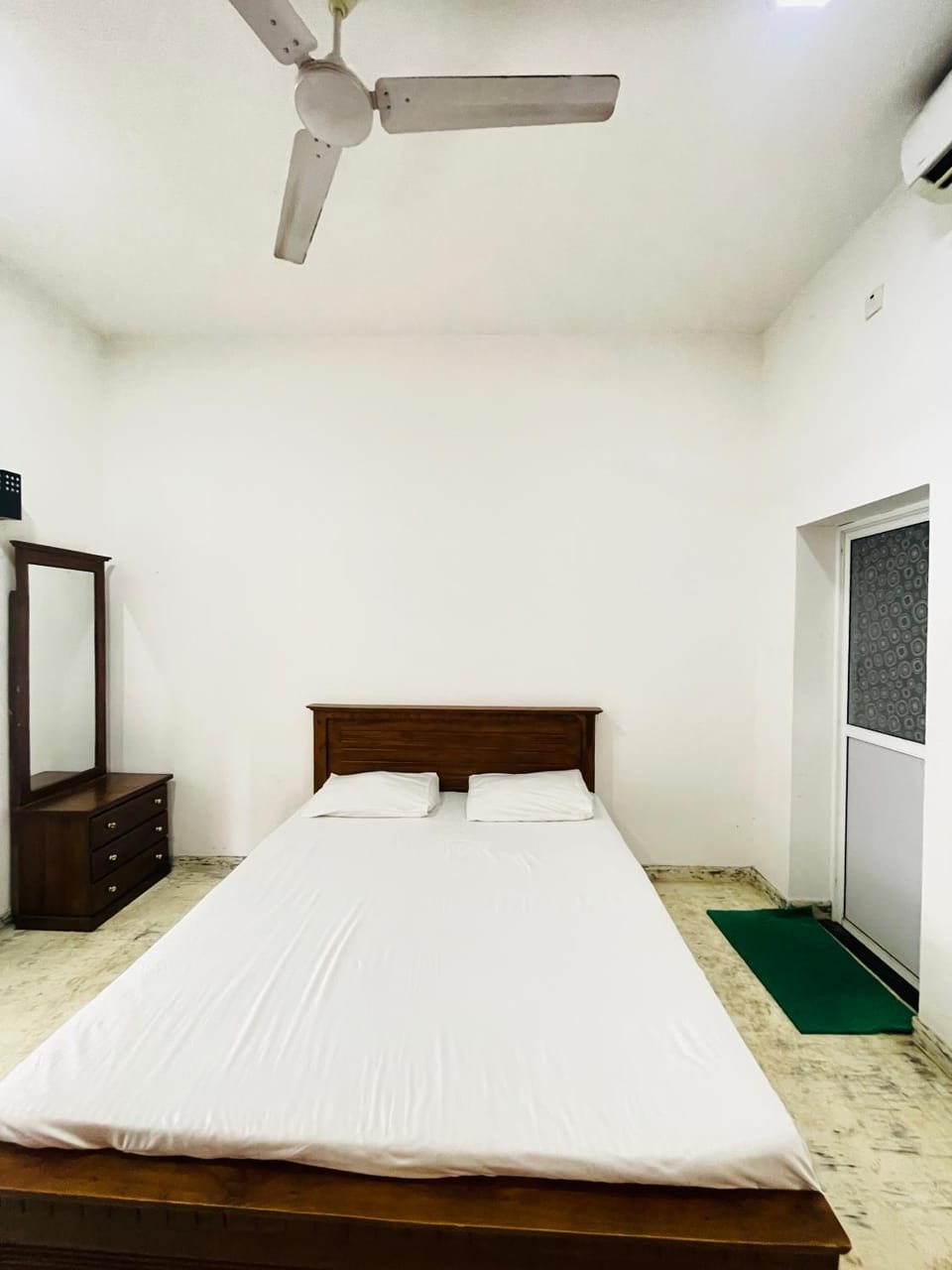 Bed, Photo of the whole room, Bedroom, air conditioner