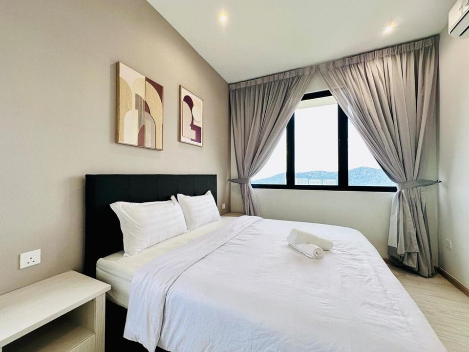 Luxury Sky Stay Sea & Penang Bridge View Apartment in Bayan Lepas