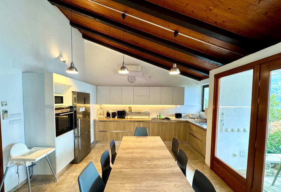 Kitchen or kitchenette, Dining area, dishwasher, oven, stove