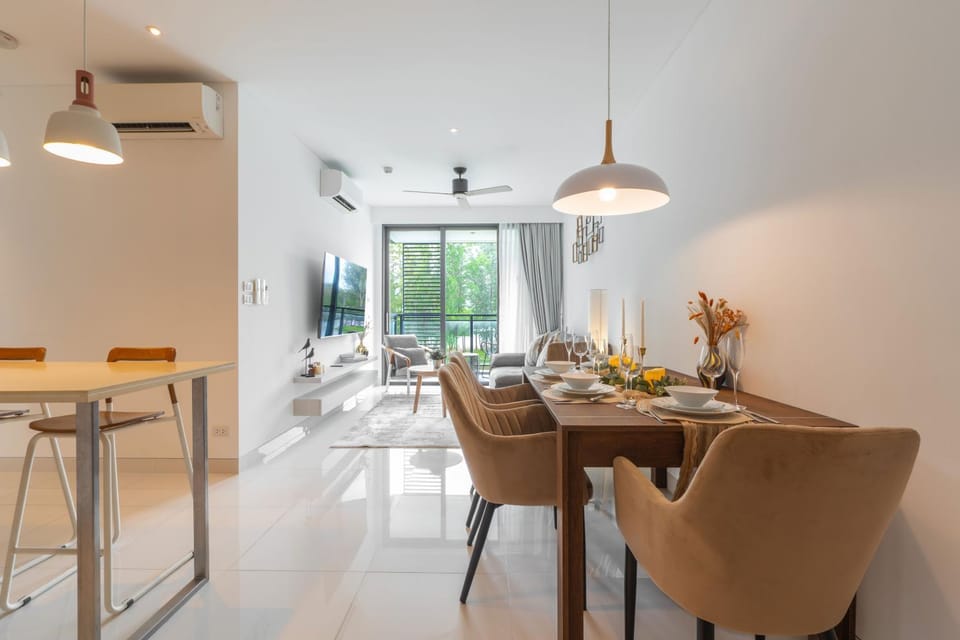 Living room, Seating area, Dining area
