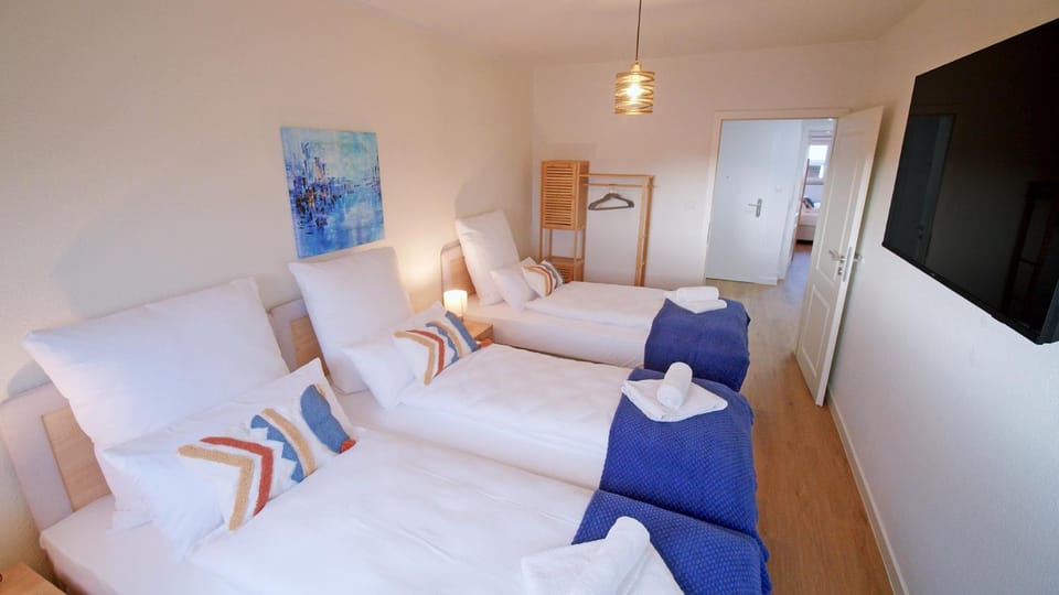 TV and multimedia, Bedroom, storage, towels, wardrobe