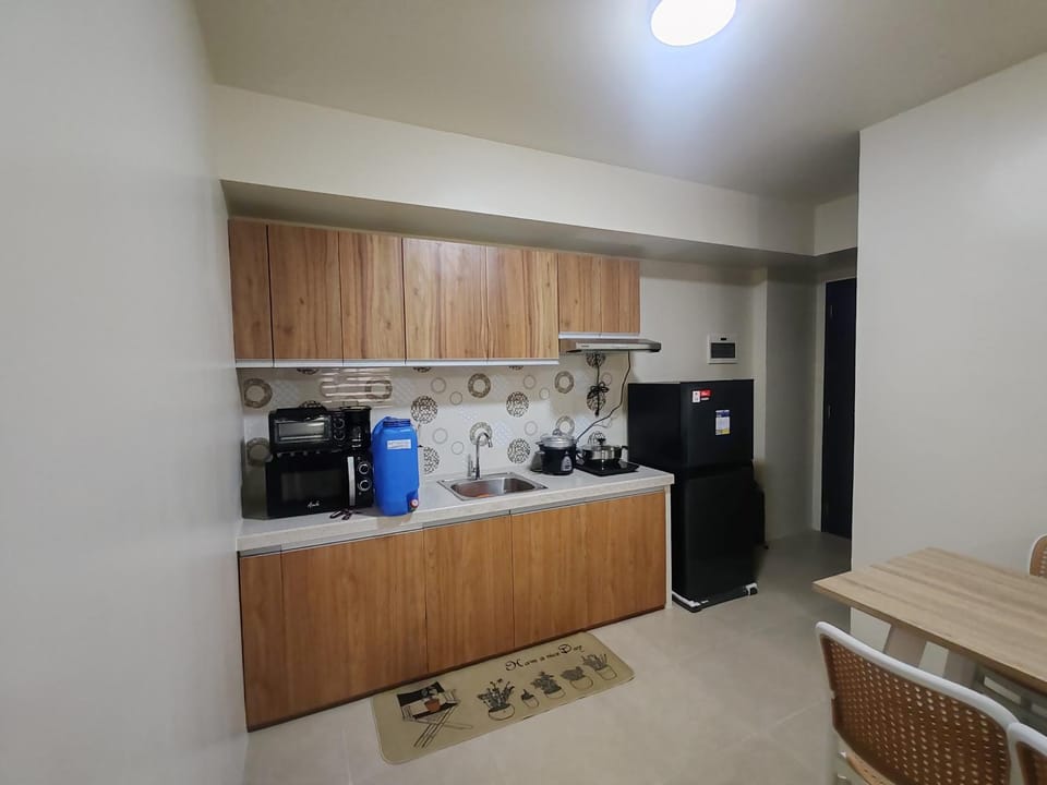 Chic Getaway in Sucat Apartment in Las Pinas