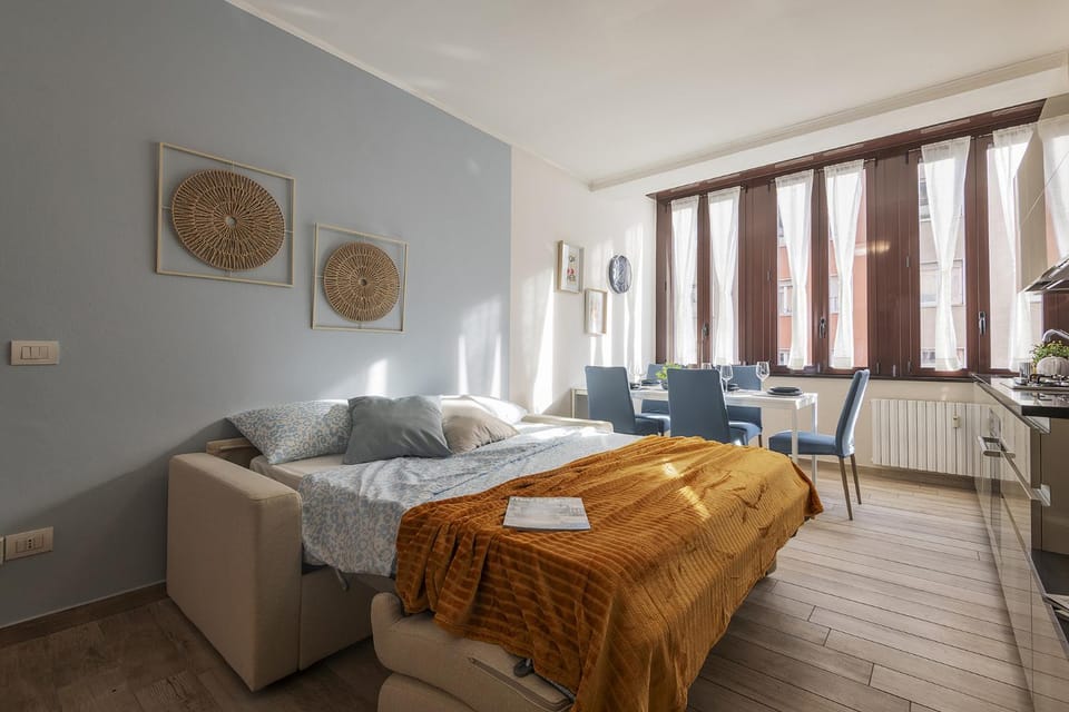 Bed, Lunch, kitchen, air conditioner