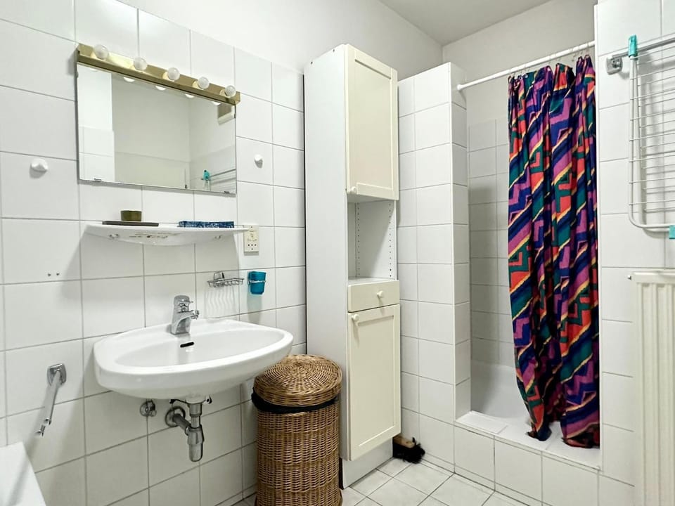 Near Rathaus - 5 Min to Center - Fast Wi-Fi Apartment in Vienna
