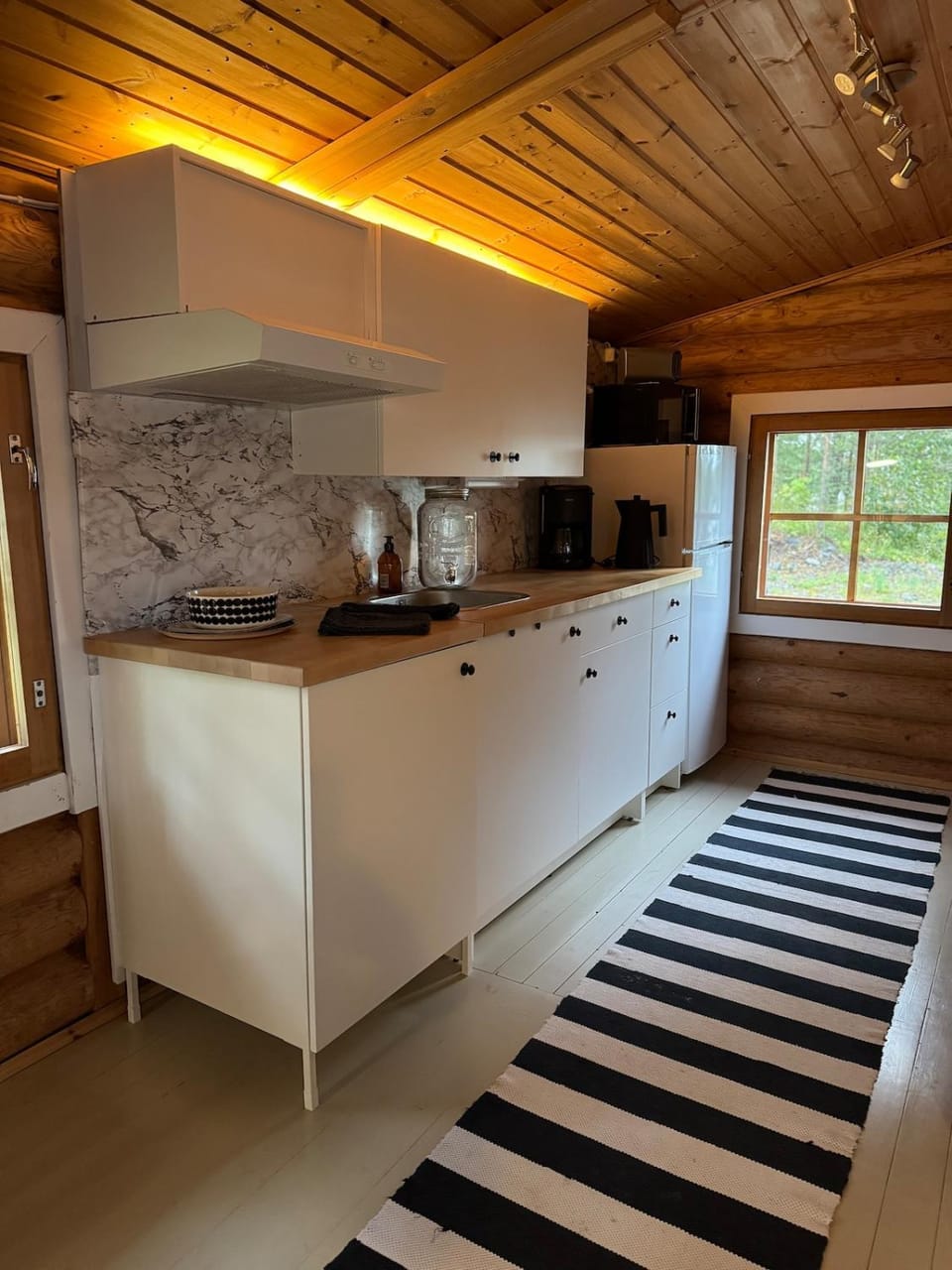 Viihtyisä hirsimökki Venturissa Chalet in Finland