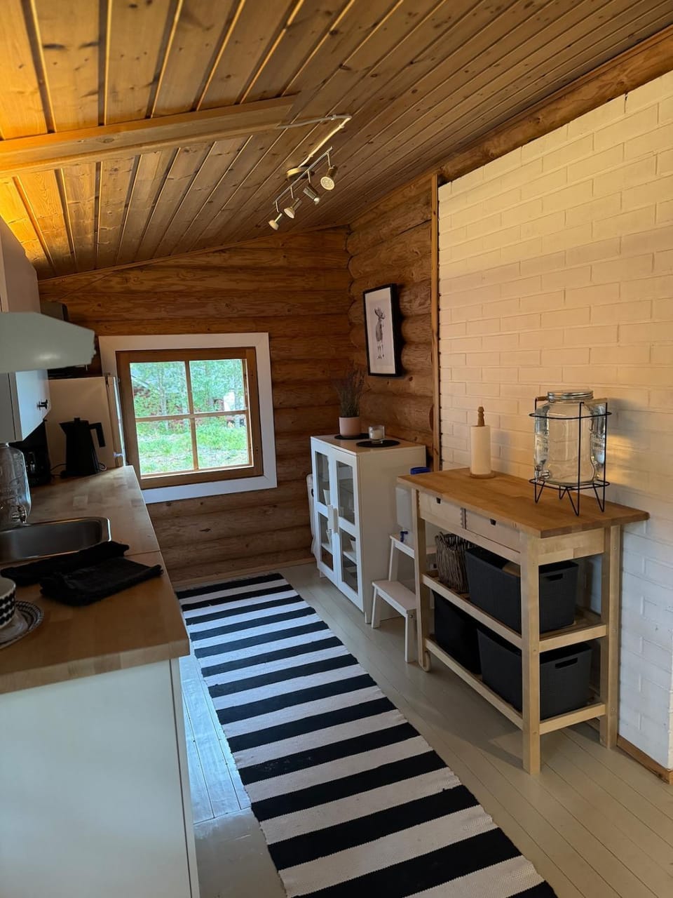 Viihtyisä hirsimökki Venturissa Chalet in Finland