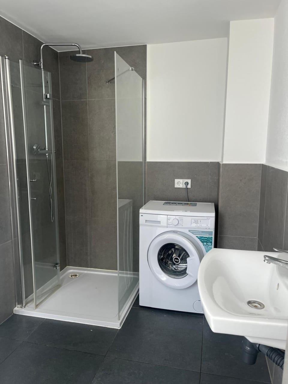 Bathroom, washing machine