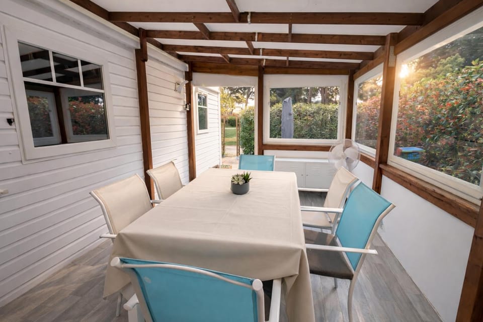 Patio, Dining area