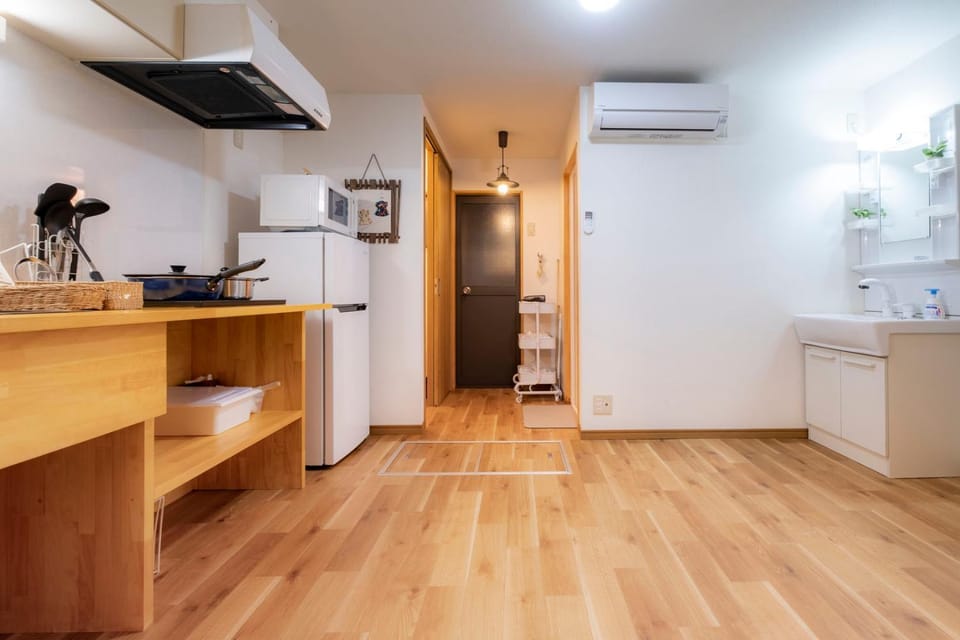 Kitchen or kitchenette, air conditioner