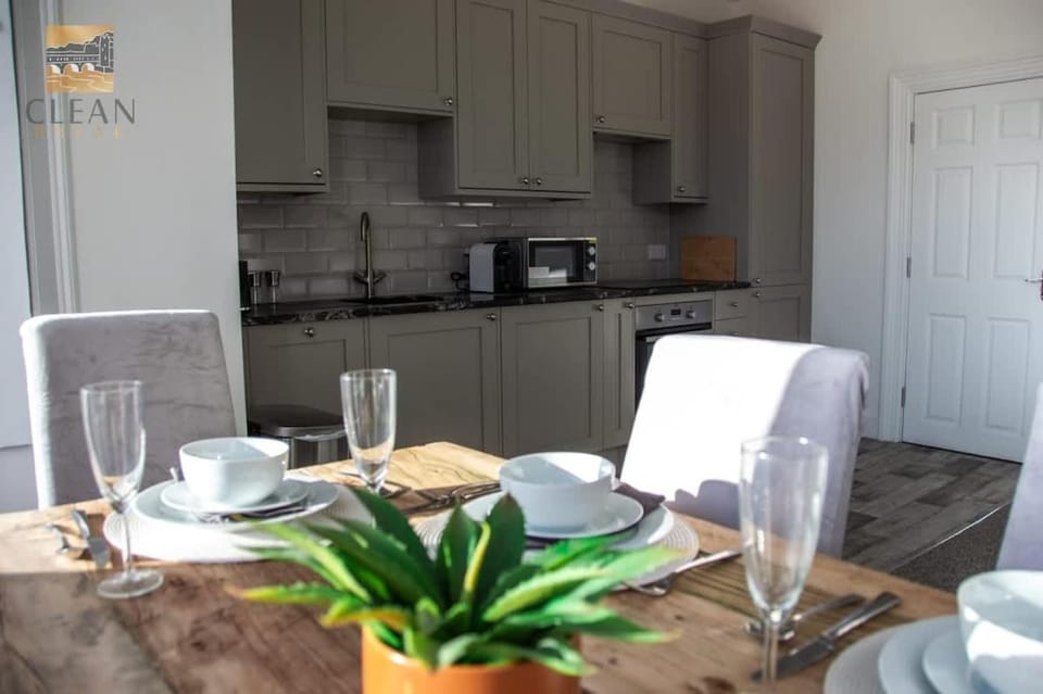 Elegant Top Floor Period Apartment with Parking Apartment in Bath