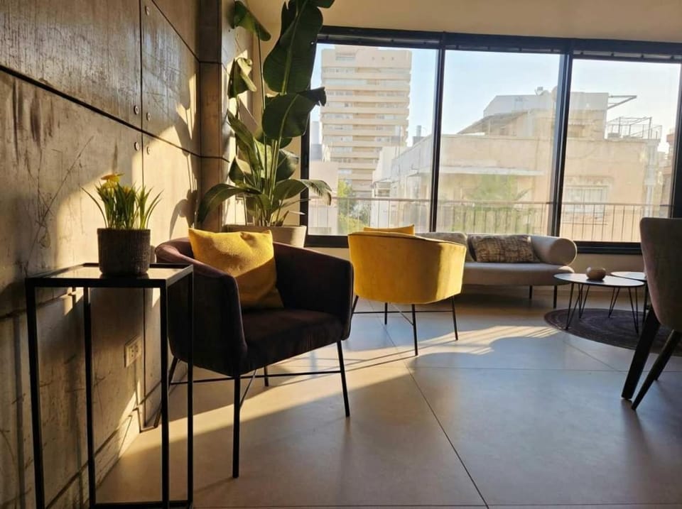 Stunning TLV Rooftop 3BR-2BA By SweetyGuest Apartment in Tel Aviv-Yafo
