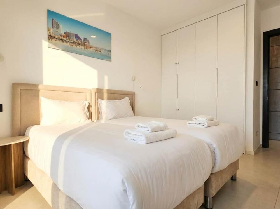 Stunning TLV Rooftop 3BR-2BA By SweetyGuest Apartment in Tel Aviv-Yafo