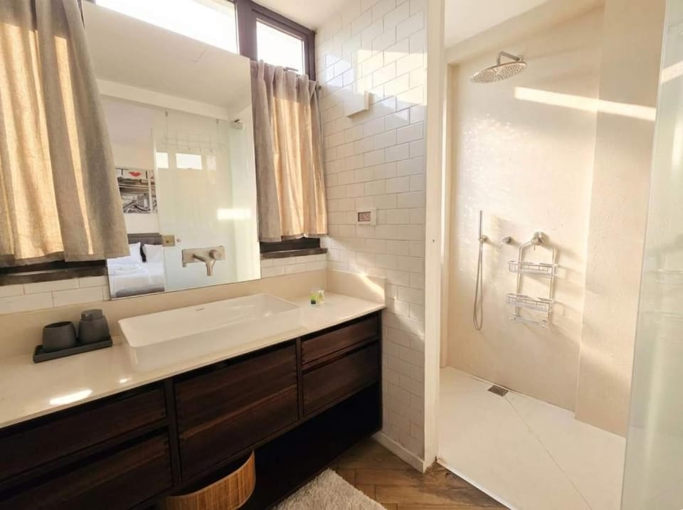 Stunning TLV Rooftop 3BR-2BA By SweetyGuest Apartment in Tel Aviv-Yafo