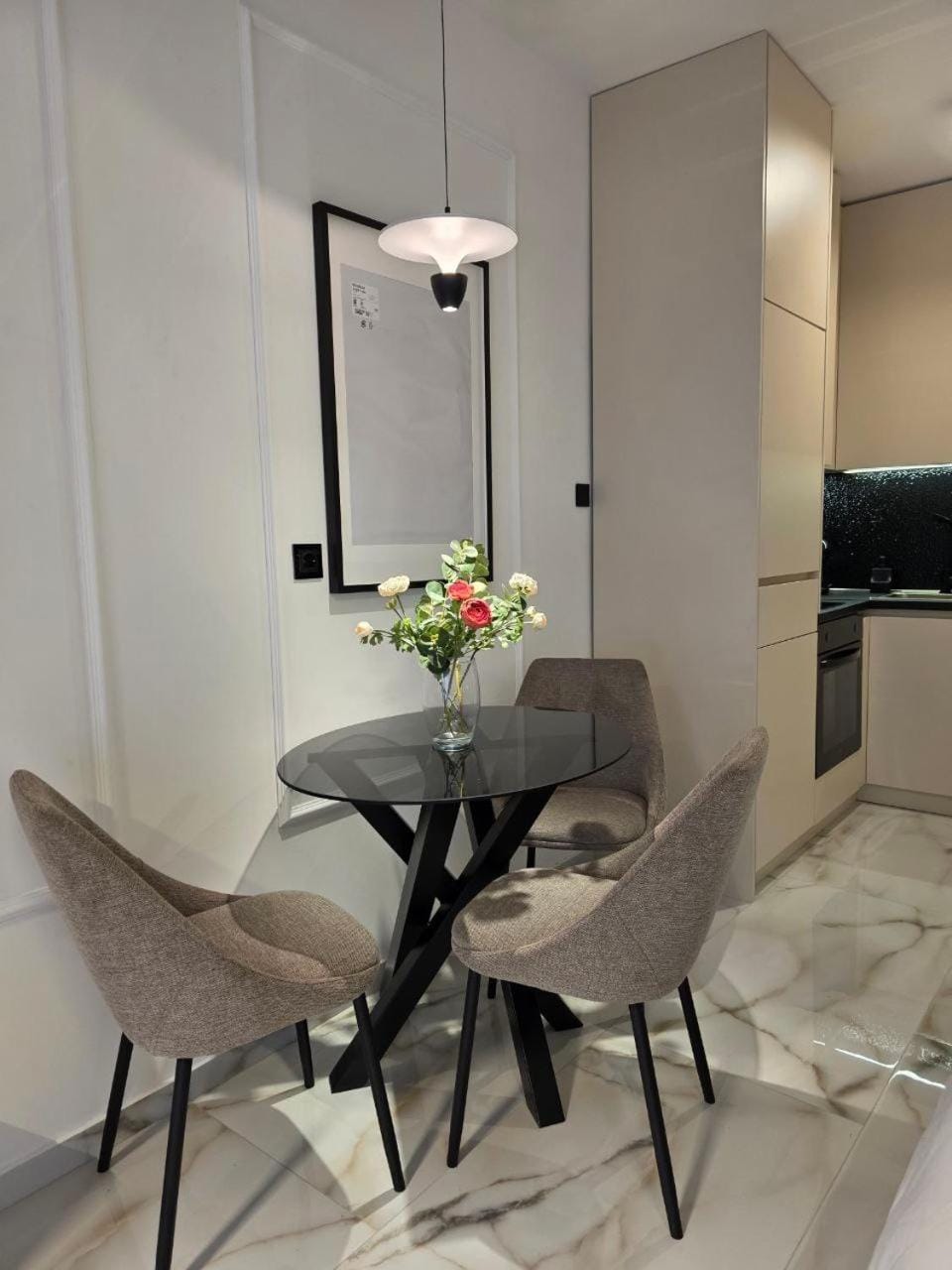 Seating area, Dining area