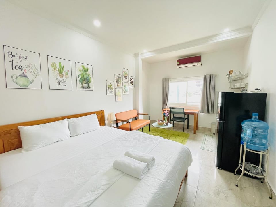 I Riverside 405A I Spacious Studio w Window & Kitchen Apartment in Ho Chi Minh City