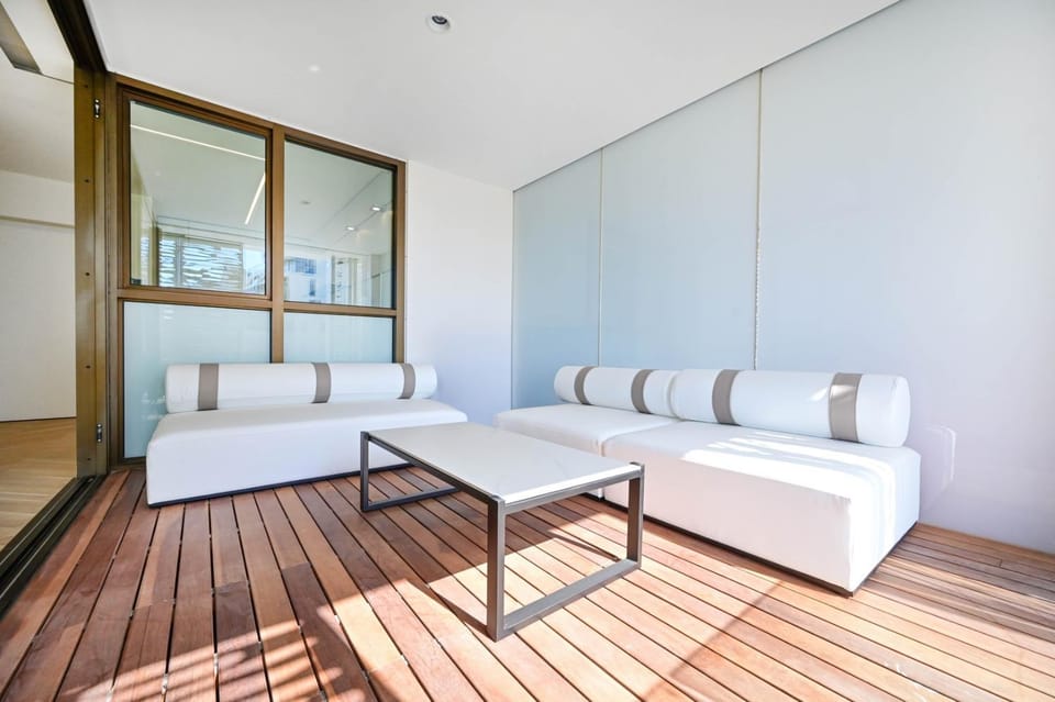(Safe Room Inside) | Coastal Sea View & Parking Apartment in Tel Aviv-Yafo