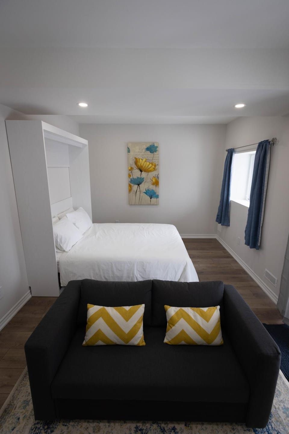 Bed, Living room, Photo of the whole room, Seating area, Bedroom