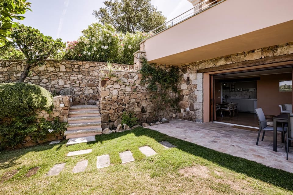 BeLocations - Aldia Garden Seaview Villa in Sardinia