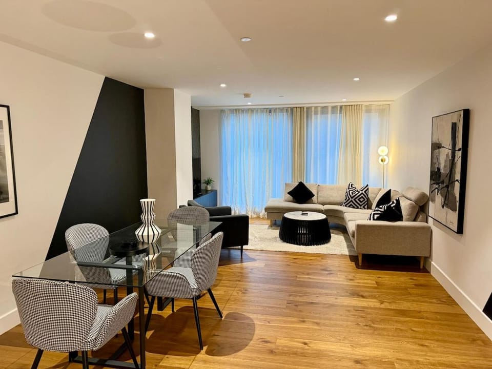 212 RH - Central York Retreat Apartment in York