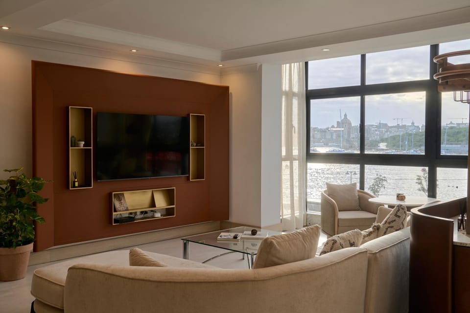 TV and multimedia, Living room, Seating area, Sea view