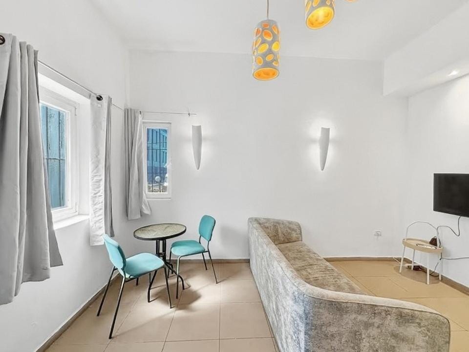 HaYarden Vibe - -1 Bedroom With Balcony By Vacay Apartment in Tel Aviv-Yafo