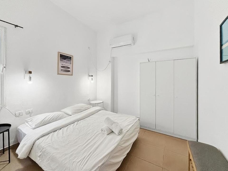 HaYarden Vibe - -1 Bedroom With Balcony By Vacay Apartment in Tel Aviv-Yafo