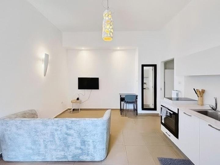 HaYarden Vibe - -1 Bedroom With Balcony By Vacay Apartment in Tel Aviv-Yafo