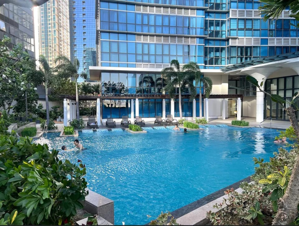 Restaurant/places to eat, Day, Garden view, Pool view, Swimming pool