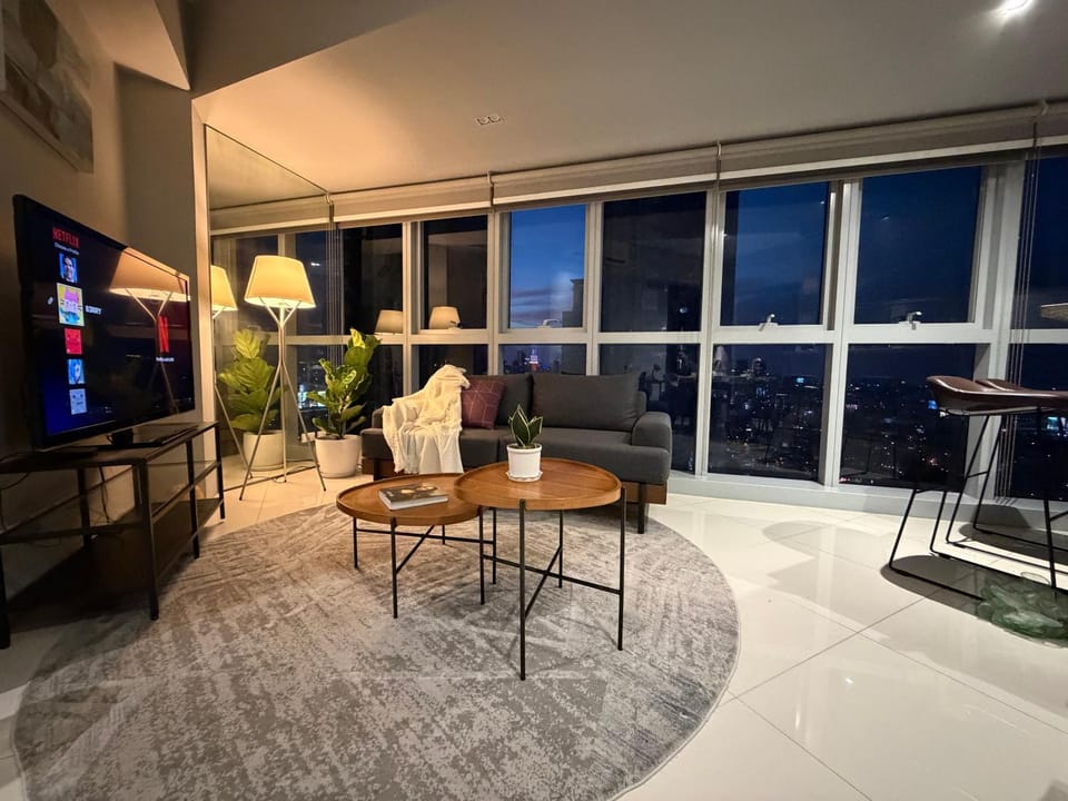 High View Suite in BGC with Swimming Pool Apartment hotel in Makati
