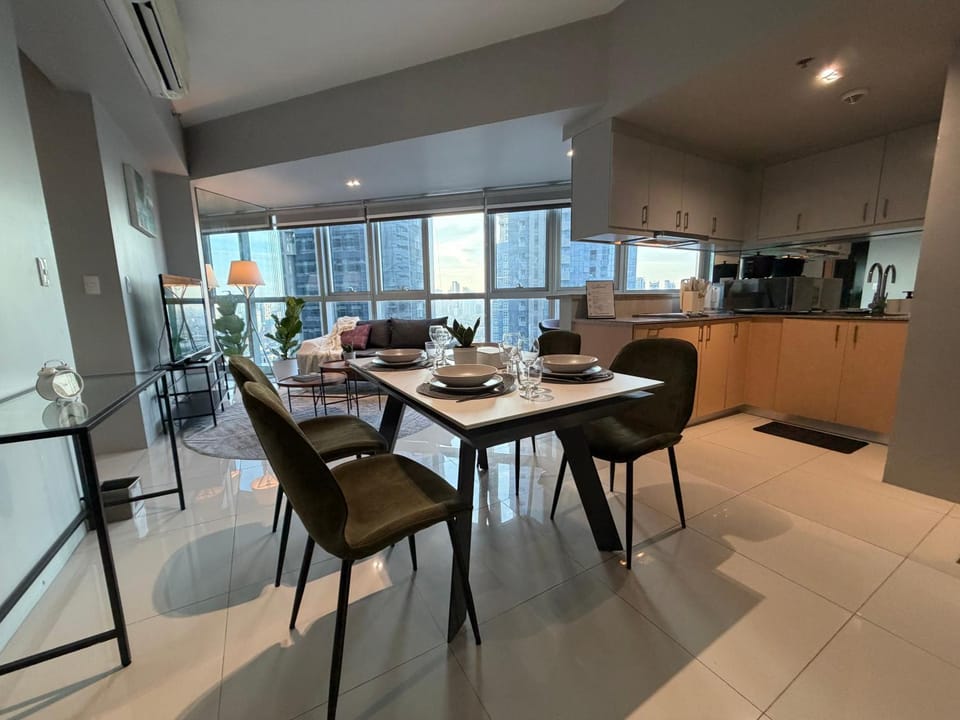 Restaurant/places to eat, Kitchen or kitchenette, Seating area, Dining area, Swimming pool