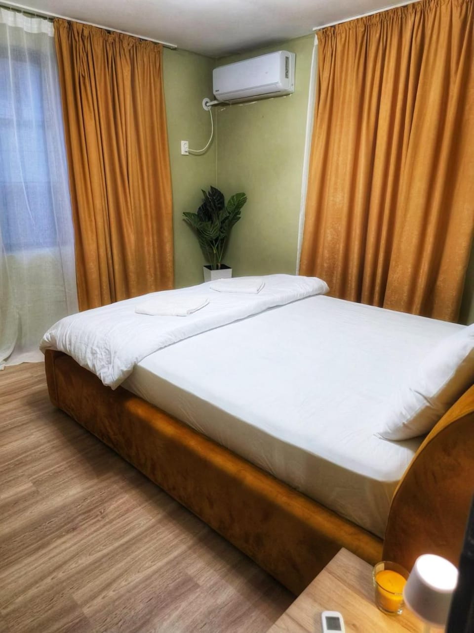 Bed, Photo of the whole room, Bedroom, air conditioner