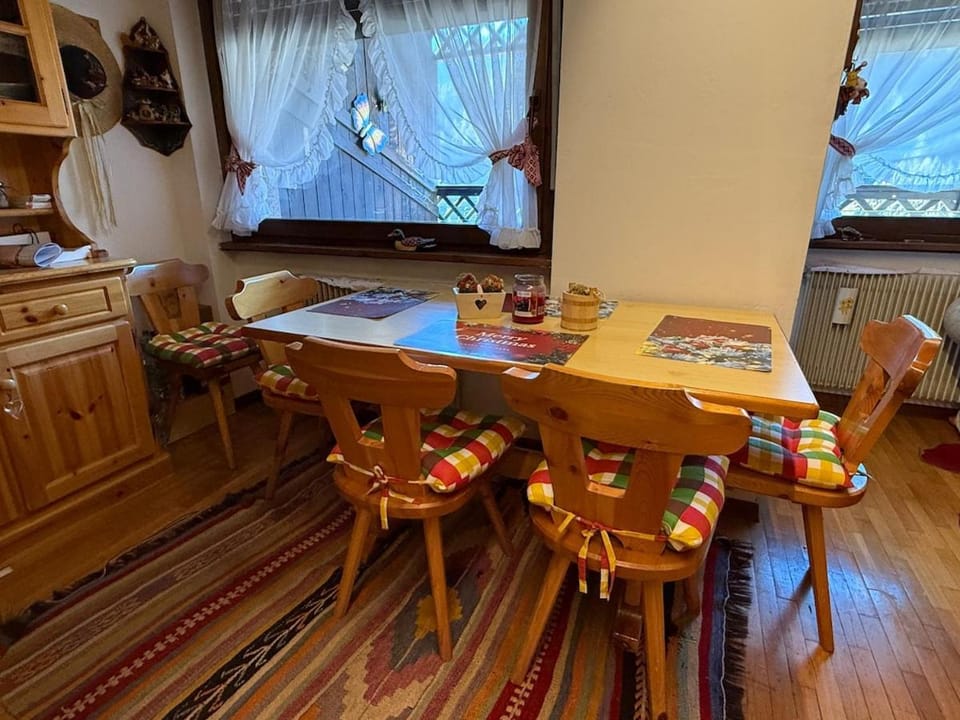 Red Alpine Olympic Apartment near Cortina Apartment in San Vito di Cadore