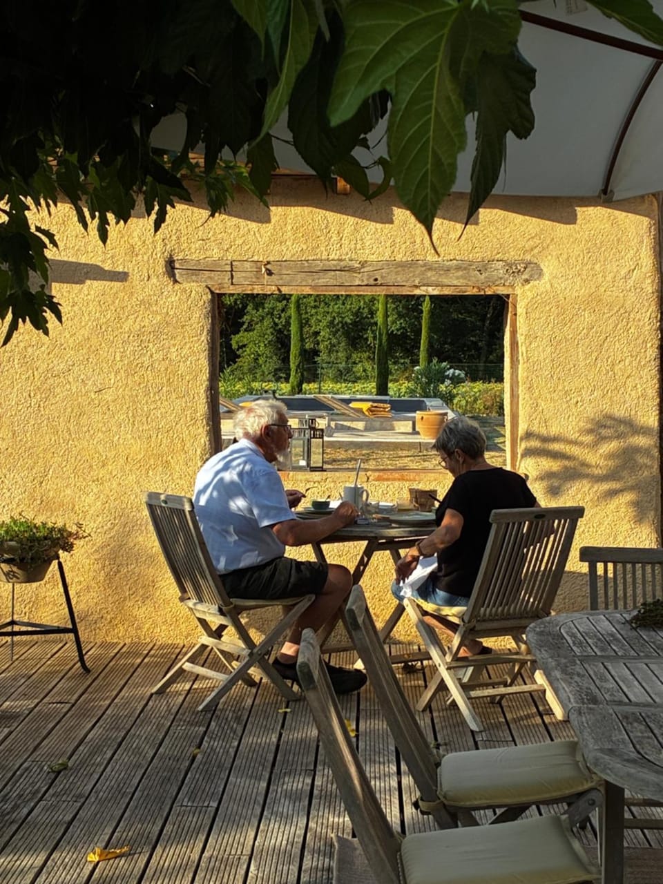 Patio, Dining area, Guests, Breakfast