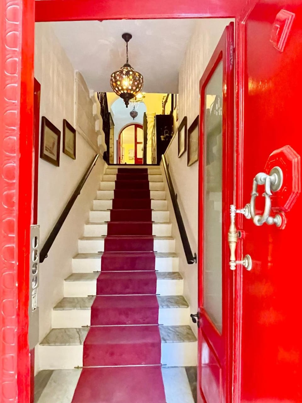 Facade/entrance