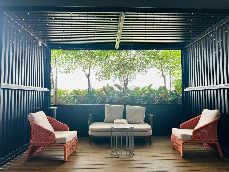 Panoramic Sea View Penang Bridge Infinity Pool Apartment in Bayan Lepas