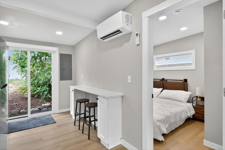 West Seattle Home King Bed and AC House in Seattle