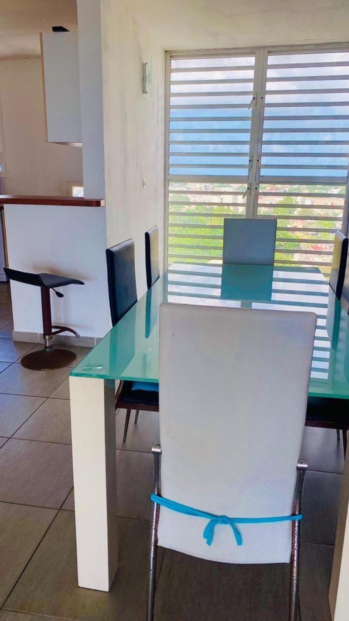 View Karayb - Sea View Apartment in Les Abymes