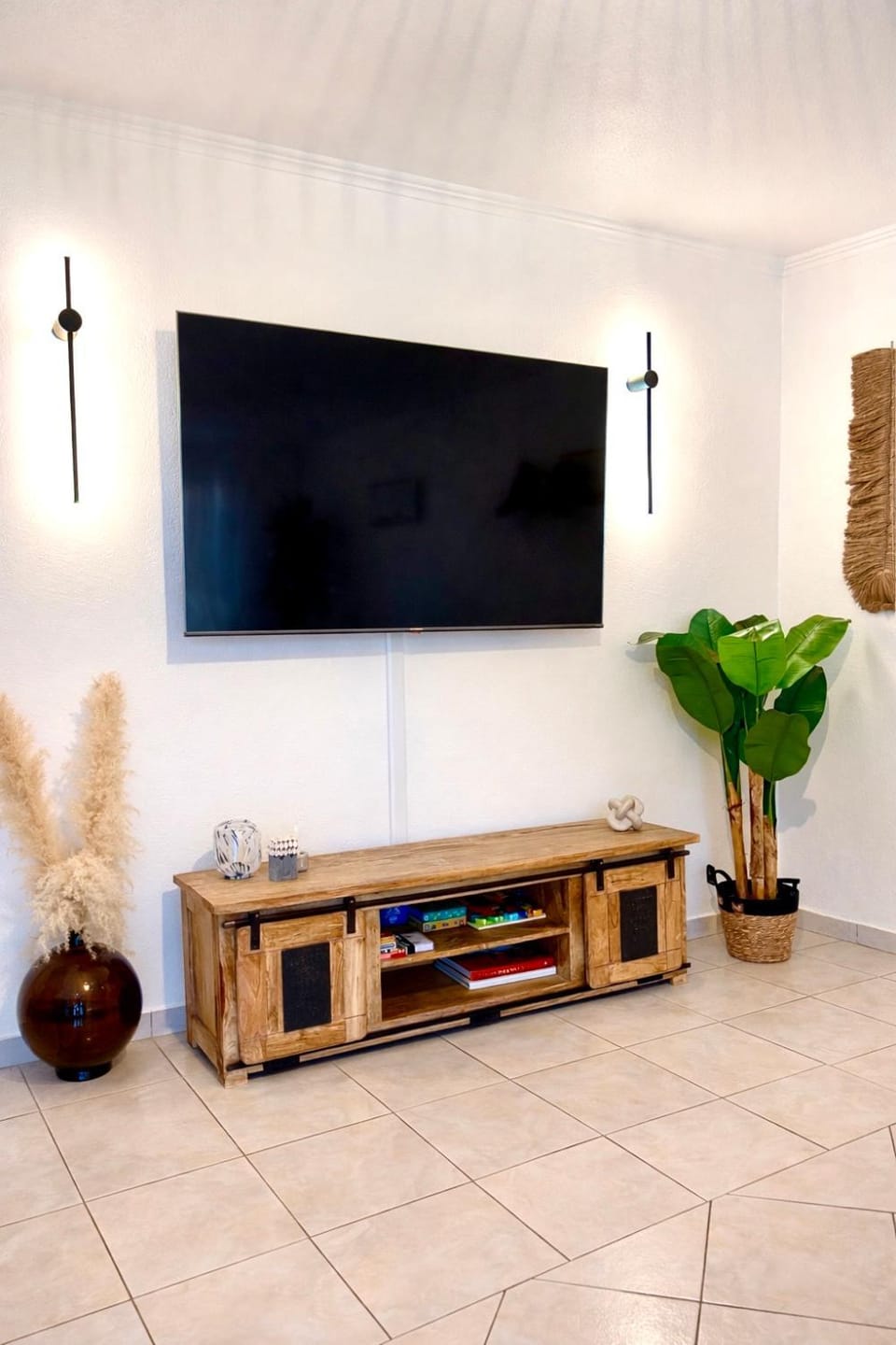 TV and multimedia, Living room, Decorative detail, Decorative detail, storage, storage