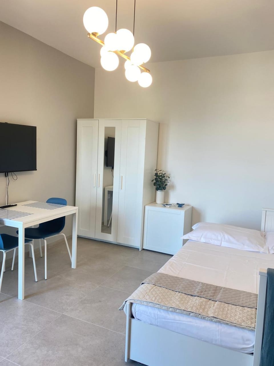 Bed, Living room