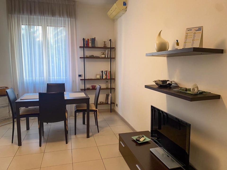 Living room, Seating area, Dining area, air conditioner