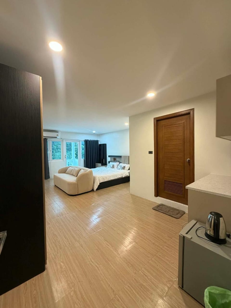 Bed, TV and multimedia, Kitchen or kitchenette, Photo of the whole room, Bedroom, wardrobe