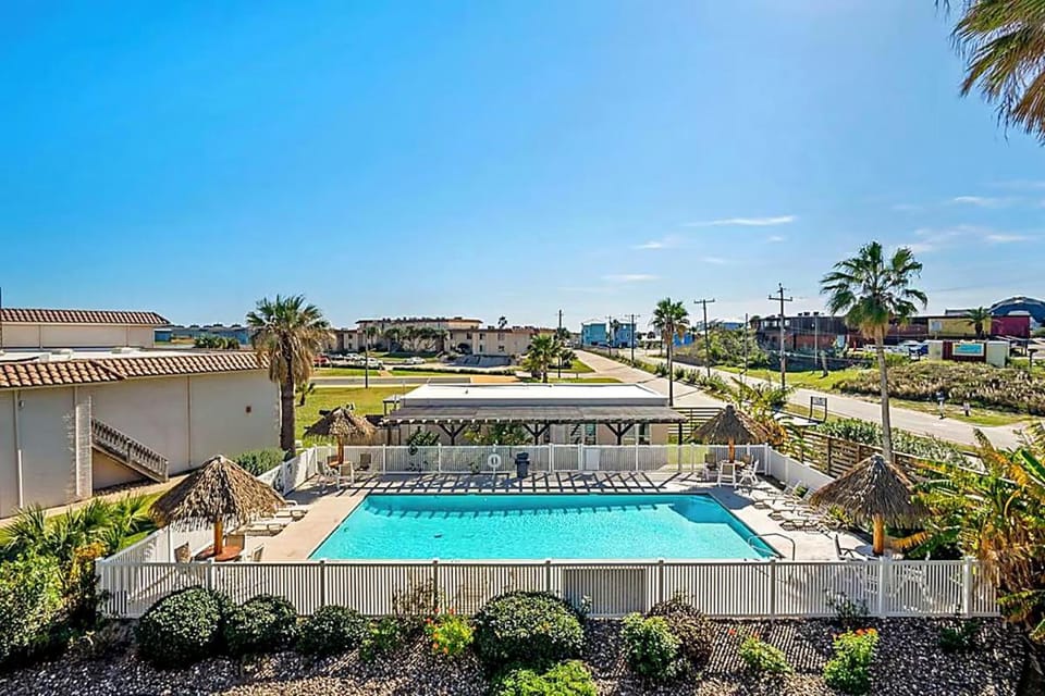 11th Street Beach Retreat Walk to Sand Golf Cart Zone Resort in Port Aransas